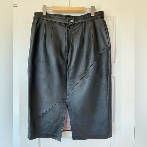 Women’s black leather skirt. 32 inches waist line - Picture 2 of 12